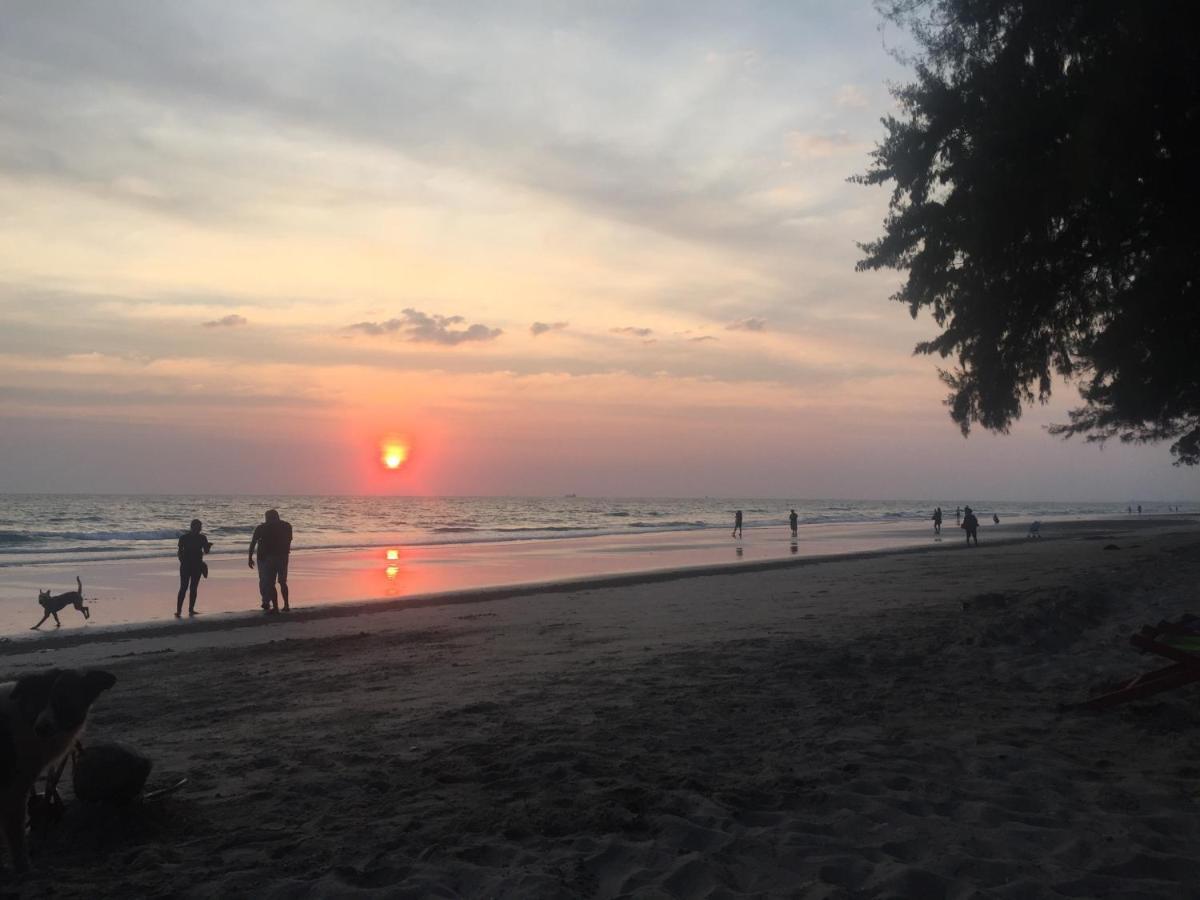 Harry'S Beach Club 班佩 外观 照片