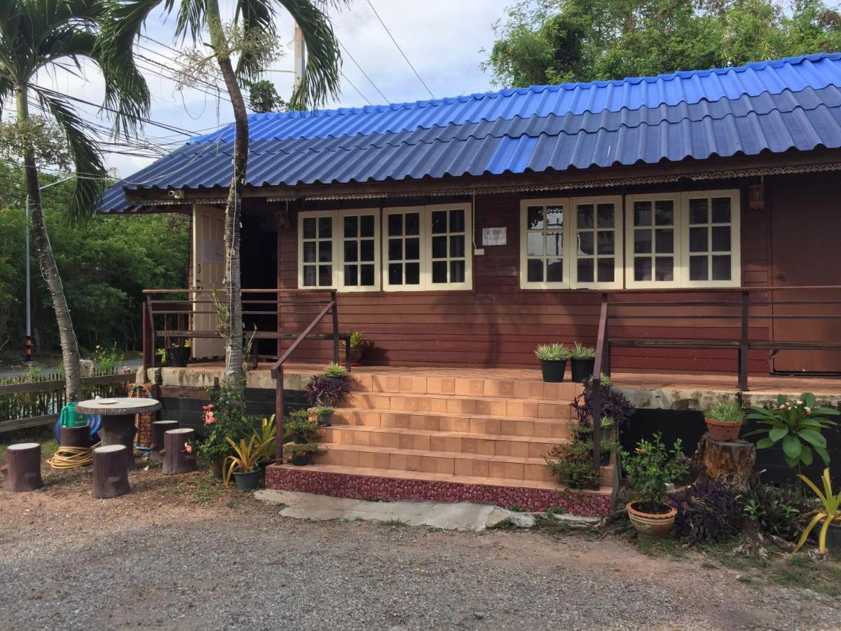 Harry'S Beach Club 班佩 外观 照片