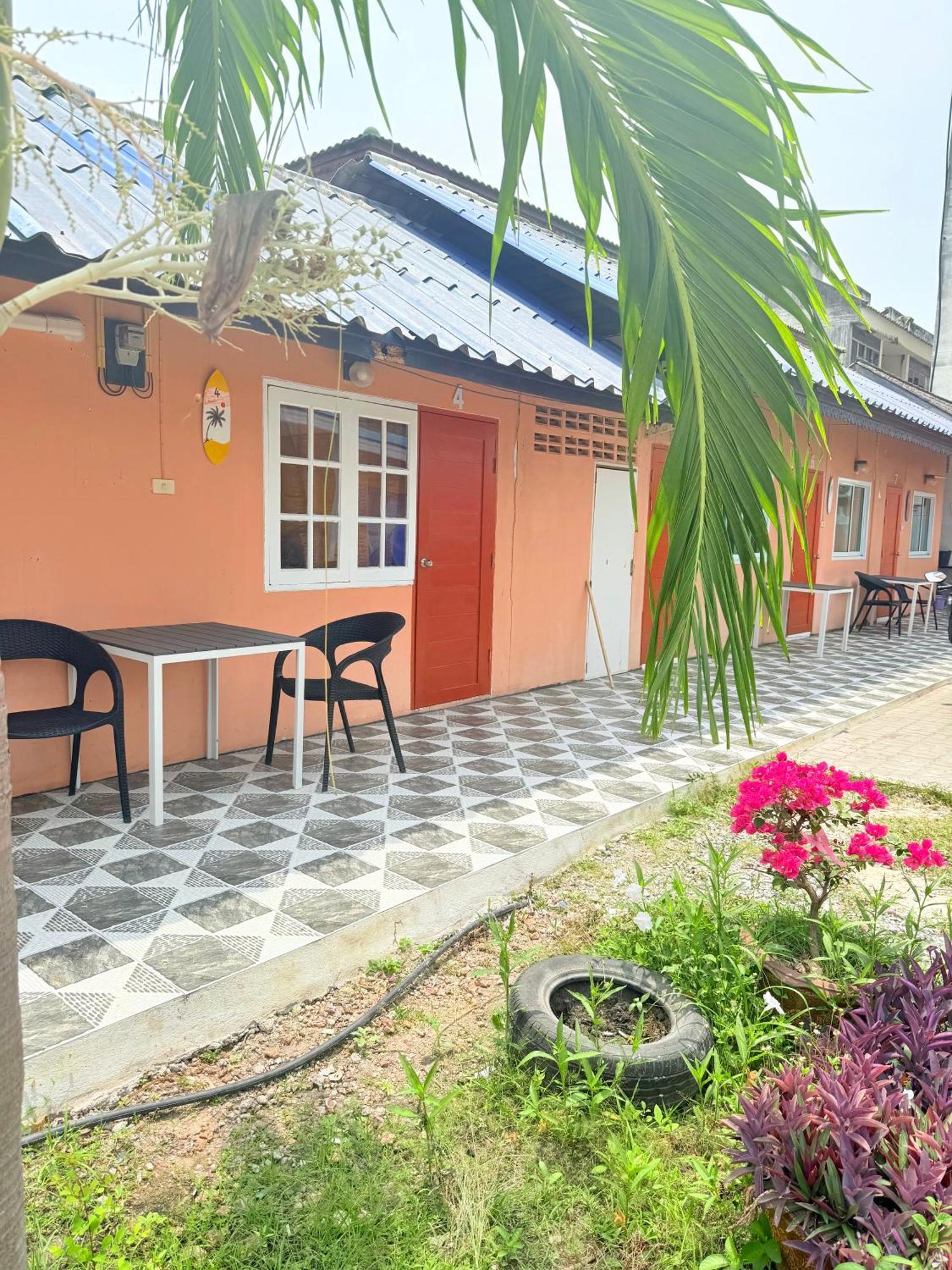 Harry'S Beach Club 班佩 外观 照片
